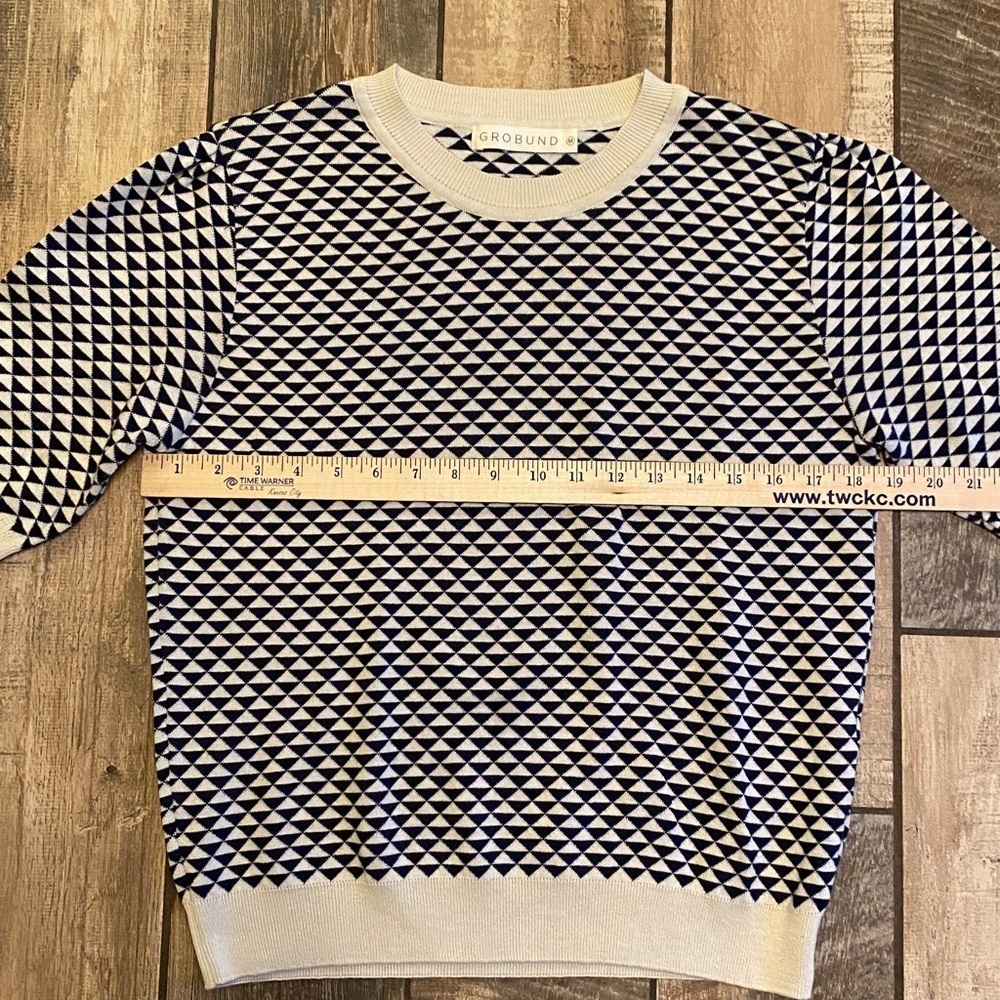 Grobund Geometric Pattern Sweater - Picture 9 of 11
